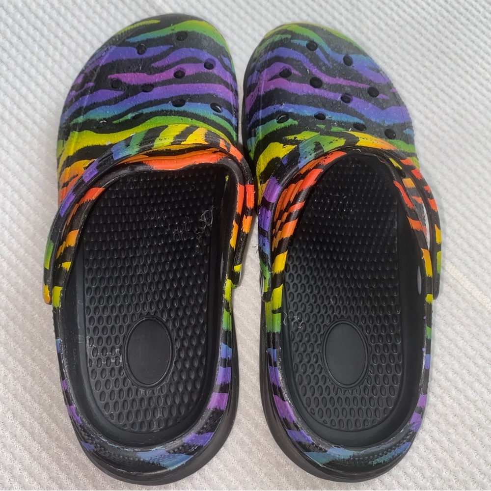 HOBIBEAR UNISEX Rainbow Zebra Garden Mule Clogs Size 40 (Women’s Size 9.5-10) - Picture 9 of 12